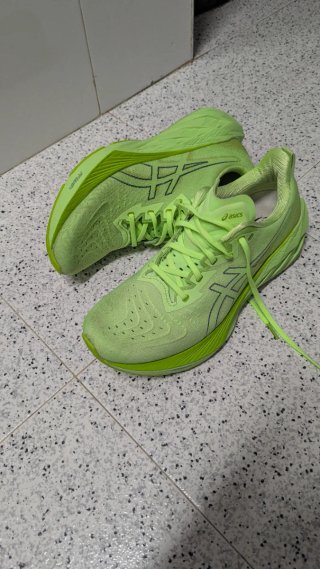 Zapatillas Asics Novablast 4 Talla 44.5 75km