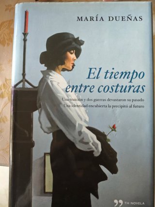 El tiempo entre costuras