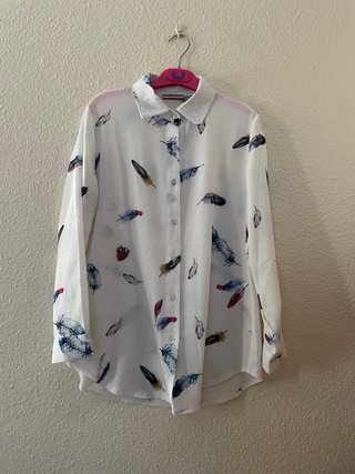 Camisa Blanca Estampado Plumas Talla L