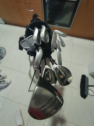 Set de palos de golf Callaway y TaylorMade