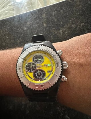 Reloj Technomarine Negro y Amarillo