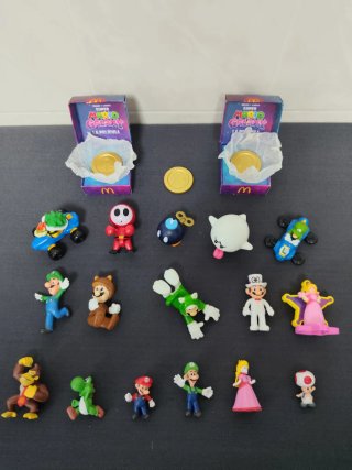 Mario Bros figuras y monedas