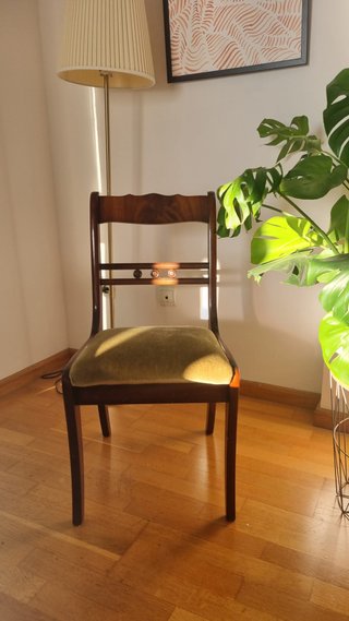 Lote de 4 Sillas Vintage de Madera y Terciopelo