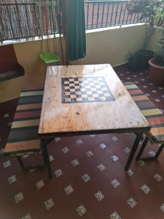 Mesa y 2 Bancos con Tablero de Ajedrez