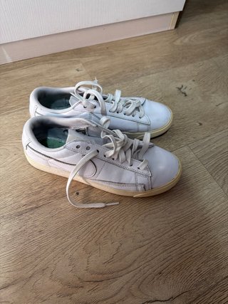 Scarpe Nike bianche numero 37