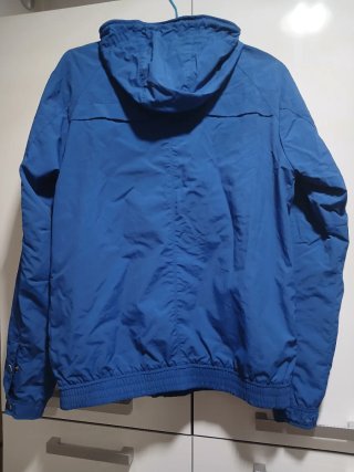 Cazadora hombre azul con capucha