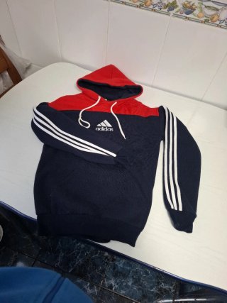 Sudadera adidas azul y roja