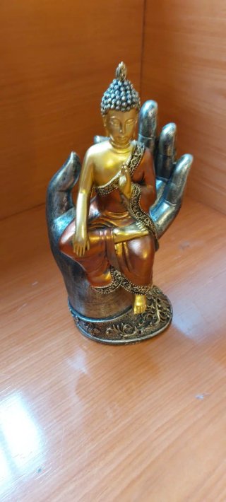 Figura Decorativa de Buda sobre Mano