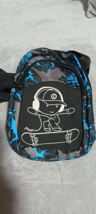 Mochila con Cargador USB y bandolera a  juego