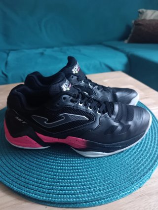 Zapatillas de pádel Joma negras y rosas