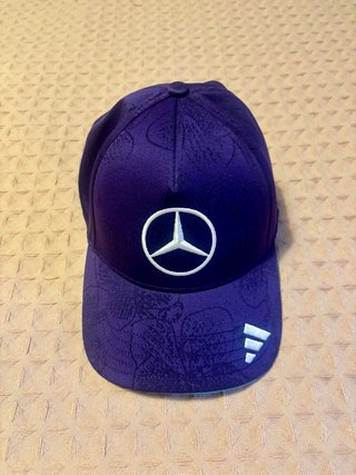 Gorra oficial Adidas Mercedes-AMG F1 “Singapore”