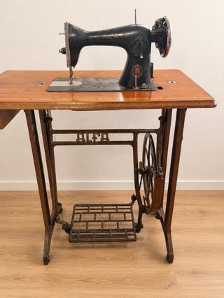 Máquina de coser antigua Alfa