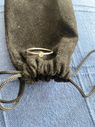Anillo de oro blanco con diamante