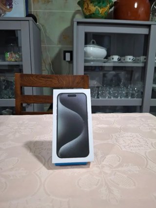 Scatola iPhone 15 Pro nero