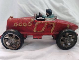 Modellino auto vintage in ghisa