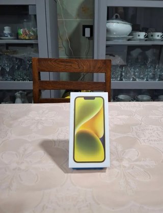 Scatola iPhone 14 Giallo
