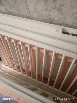 Cuna de madera blanca