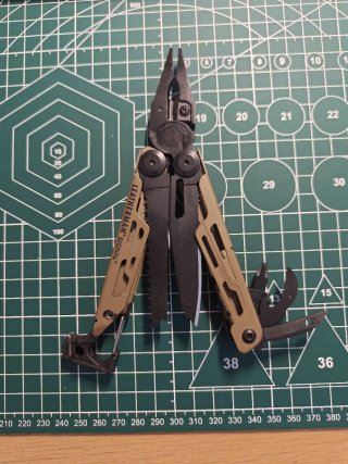 Leatherman Signal Coyote