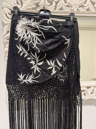 Falda pantalon Negra con Flecos y Bordados