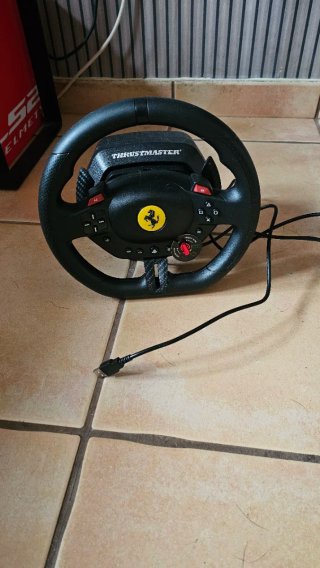 Volante Thrustmaster Ferrari para PS5