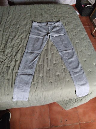Pantalones Vaqueros Gris con Detalle