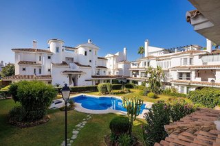 Piso en alquiler en La Dama de Noche-La Alzambra en Marbella