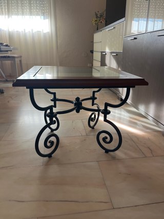 Mesa Rústica de Madera