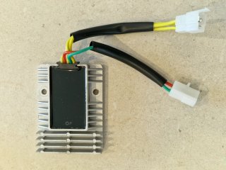 Regulador de Carga Bateria 12V/25A Kymco