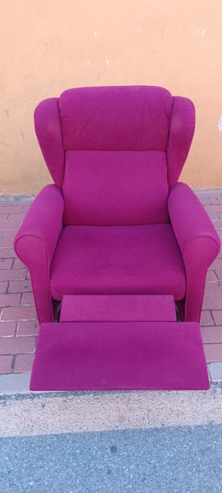 Sillón con Reposapiés Morado