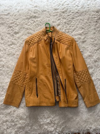Chaqueta hecha a mano de piel de camello
