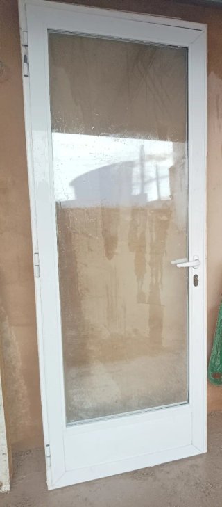 Puerta de Aluminio con cristal climalit. 80 x 2,10