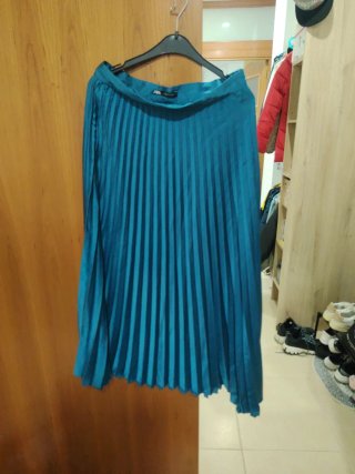 Falda plisada Zara color azul cerceta