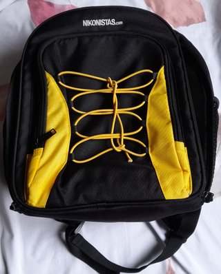Mochila Nikon Negra y Amarilla