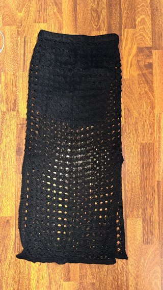Falda larga negra semitransparente
