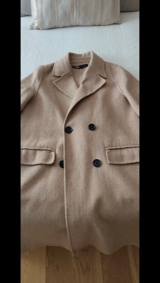 Abrigo corto beige Zara Talla S
