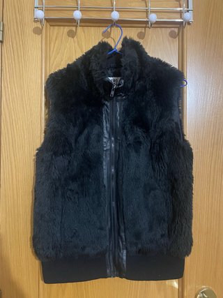 Chaleco de pelo negro