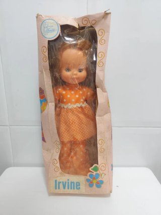 Muñeca Irvine de Famosa