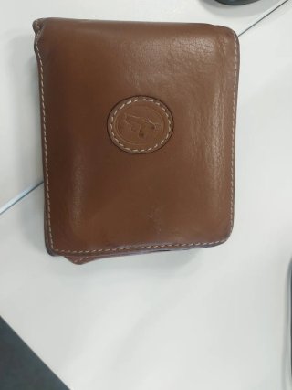 Cartera de cuero marrón
