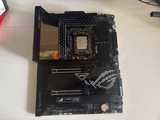 Asus ROG Maximus Z690 Hero + Intel i9 13900K