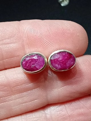 Pendientes de Plata de ley rubí facetado