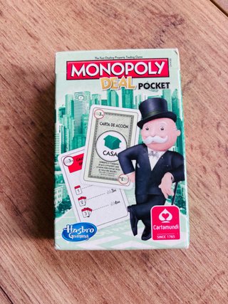 Juego de Cartas Monopoly Deal Pocket