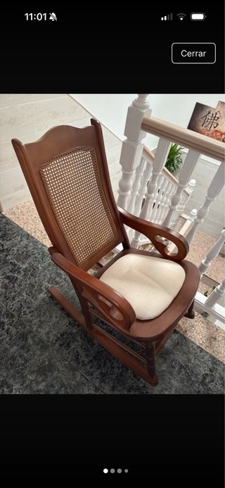 Mecedora de Madera y Ratán