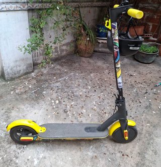 Patinete Eléctrico con Casco