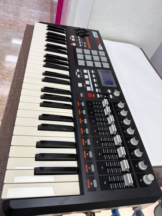 Música Profesional Controladora Teclado AKAI MPK49