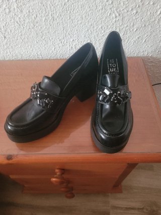 Mocasines Negros con Pedrería Is To Me