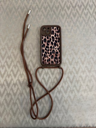 Funda con Cuerda para iPhone 13 Leopardo