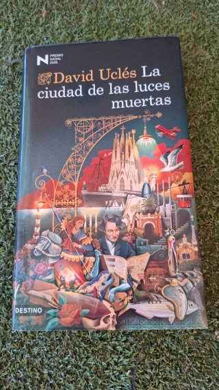 Libro la ciudad de las luces muertas de David Uclé