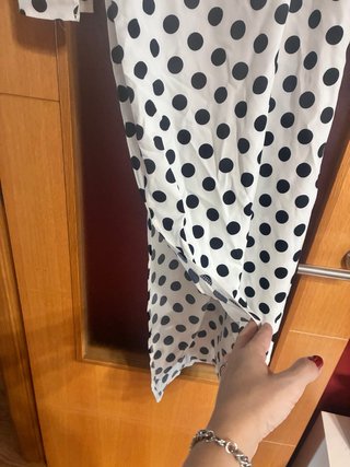 Vestido de lunares blanco y negro