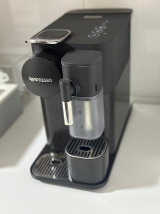 Cafetera Nespresso Lattissima One