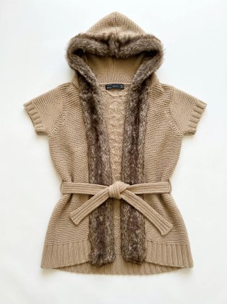 Chaleco de punto Zara con capucha de pelo talla S